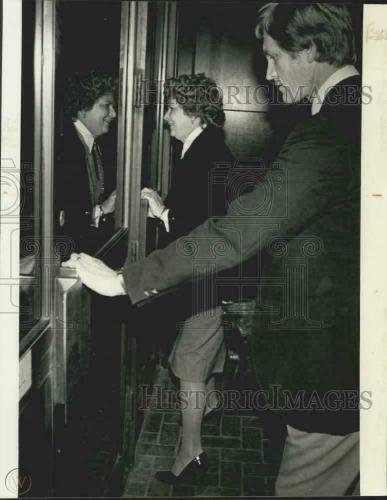 1980-press-photo-frances-pecora-man_1_5a0dd631bcc11a653149016944ad6512