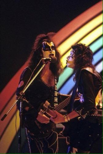 tumblr_16133cbc54b4b397b7bed3c03eb80558_566d6246_500