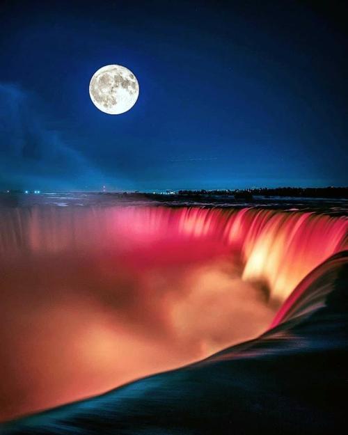 Moonrise over Niagra Falls