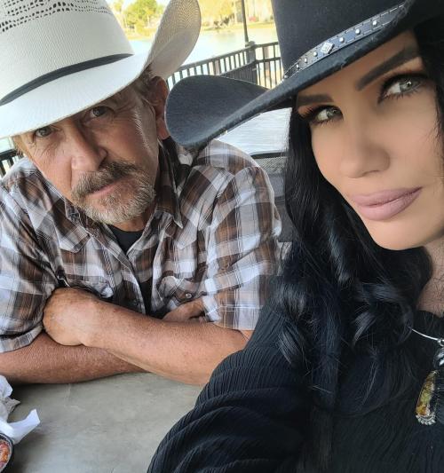 1a6b15ef-de4a-4b6a-b375-fa6ba3c5da3d