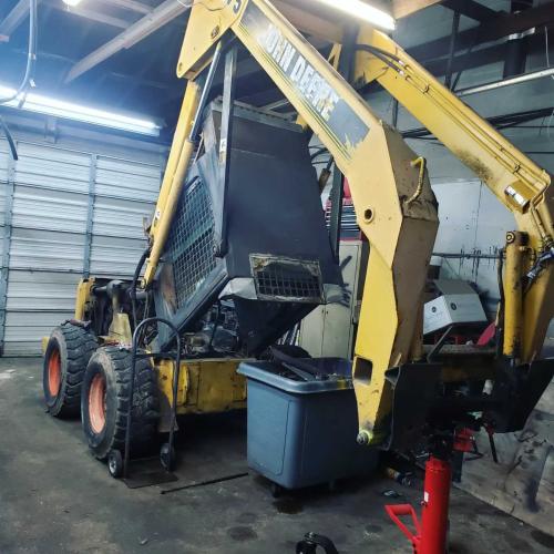 Deere 8875 skid steer