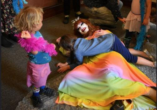 dragqueenstoryhour7.22-998x701-1