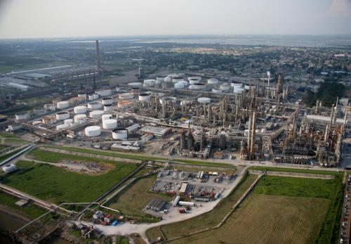 FEMA_-_37677_-_Aerial_of_a_Louisiana_oil_refinary_repaired_since_Katrina