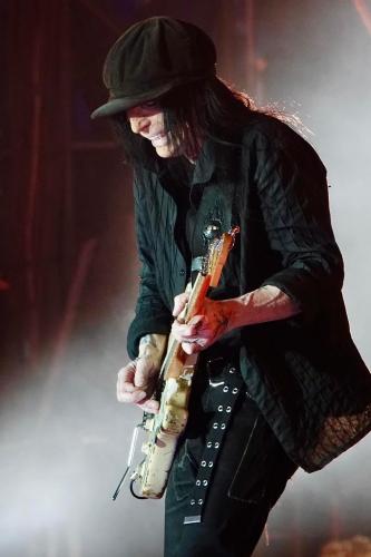 tumblr_b6a336a87344156b5f92cd493fd9103c_74332555_2048