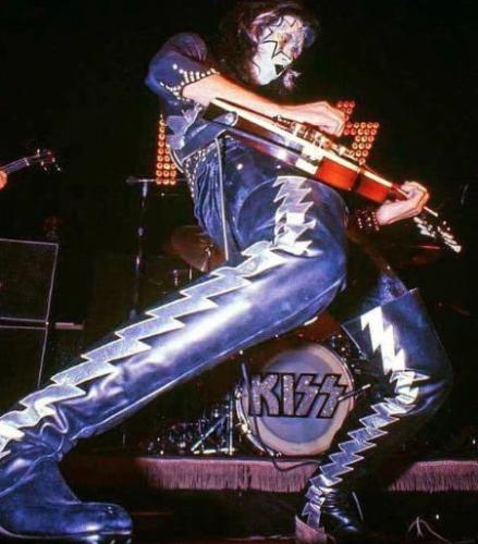 tumblr_17a591a4a2e3404021483a4957c26c2a_ac2ec437_500