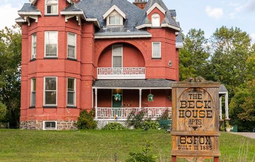 Carl Beck House, Ontario, Canada 2
