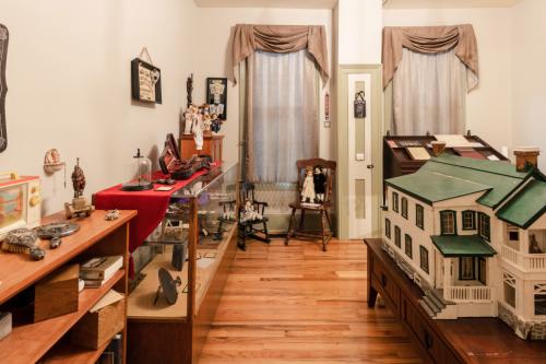 Carl Beck House, Ontario, Canada 4