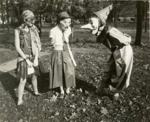 creepy old costumes 14