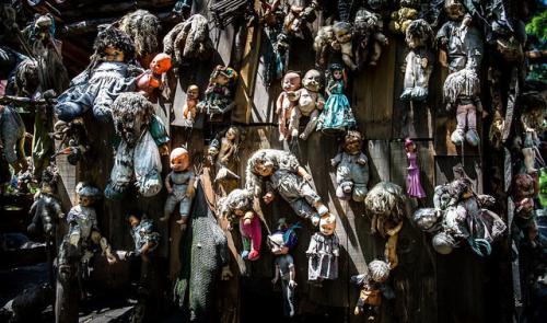 Isla de las Munecas (Island of the Dolls), Mexico 4
