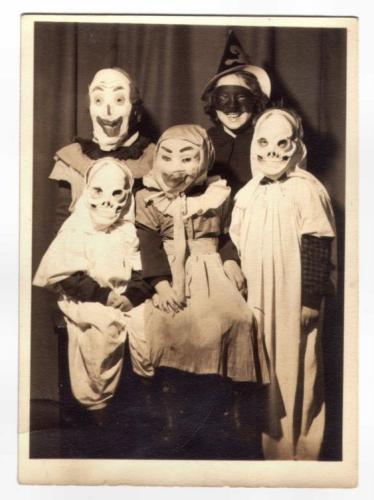 creepy old costumes 95