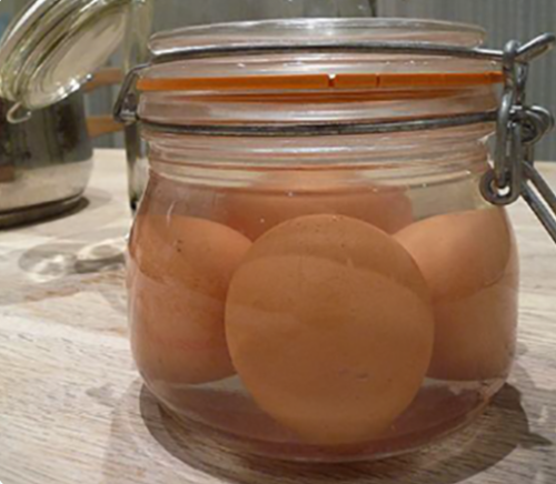 The Ingenious Method Used By The Brits To Preserve Eggs When Air Raids Took Out Their Power In 1941 (Works For Up to 10 Years)