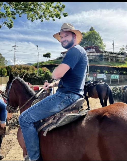 91E9DE07-9E5D-4997-83E7-1CBE918B0CD8