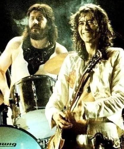 321162892_1578692115885569_2171542969388941385_n