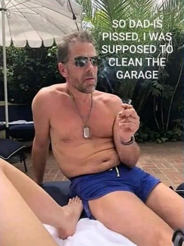 stolen classified documents16