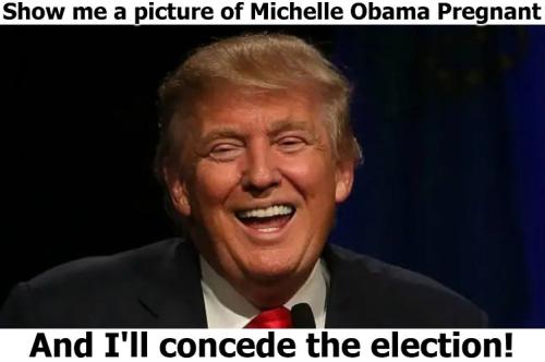 Show me a picture of Michelle Obama pregnant 752px