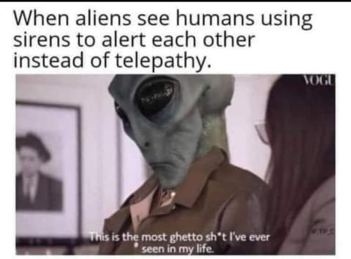 👽