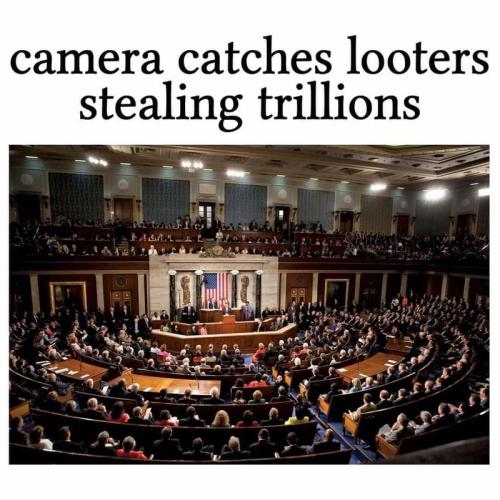 camera_catches_looters_steeling