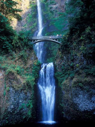 1381417931005-ORE-Multnomah-Falls-Historic-Columbia-River-Highway-05-1-by-Sumio-Koizumi