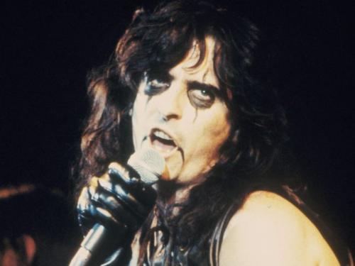 Alice-Cooper-Schools-Out-1-812x609