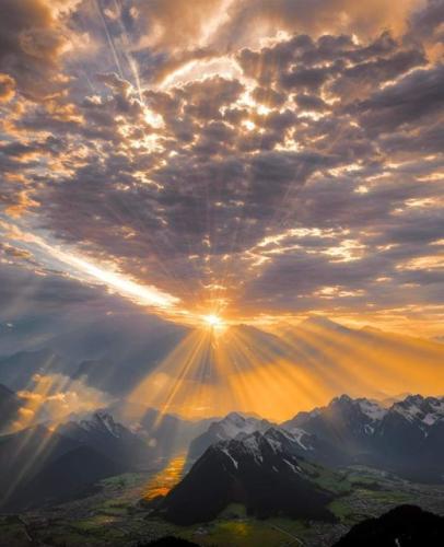 .   383219736_67170564160