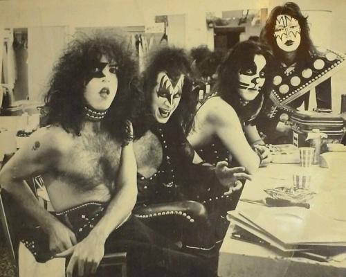 music1_kiss_photo_by_casablanca_records_wikimedia_commons