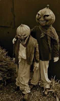 creepy old costumes 21