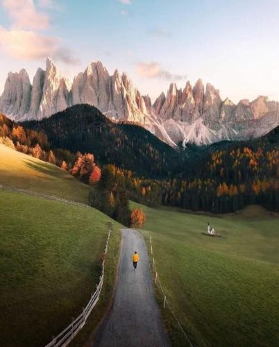 Walking to the stone ridges