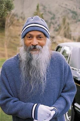 ,                GAkHyqHWIAACt_p