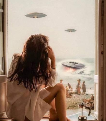 ,                GAkHyqHWIAACt_p