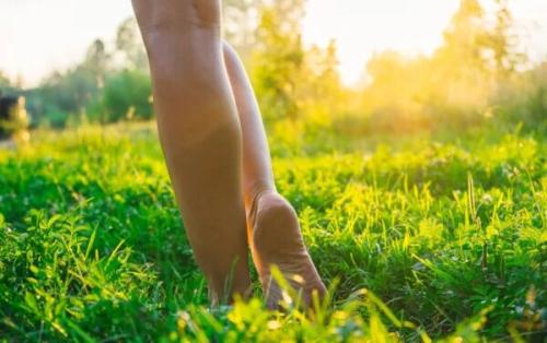 Benefits-Of-Walking-Barefoot-8-600x377