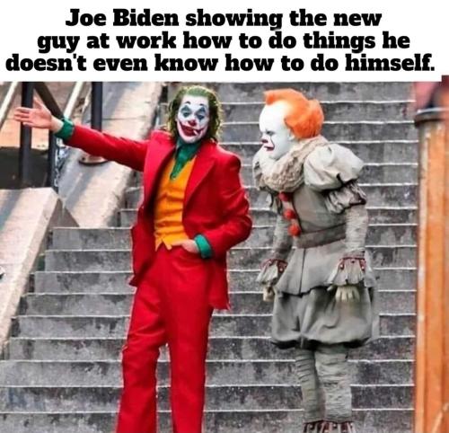 Joe Biden showing the new guy how to do his job.960px