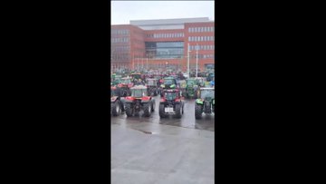 GHuJm69bYAAnU4-