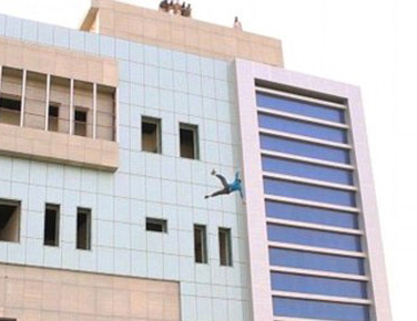 Islam gay-man-thrown