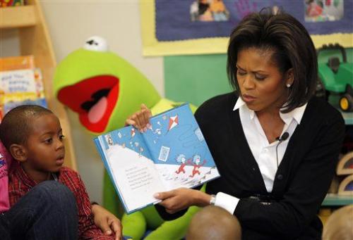 Michelle-Obama-Dr_-Seuss-Photos