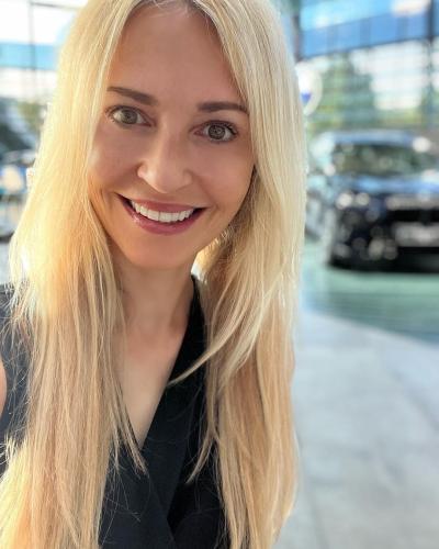 And here I am again…😏 Looking forward to a BMW Group coaching day ☺️ . #workmode #work #business #businesswoman #coach #brandcoach #coaching #moderation #brand #brands #automotive #bmwgroup #bmw #mini(2)