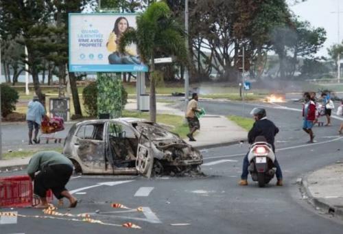 GPlML1BbYAA5N77