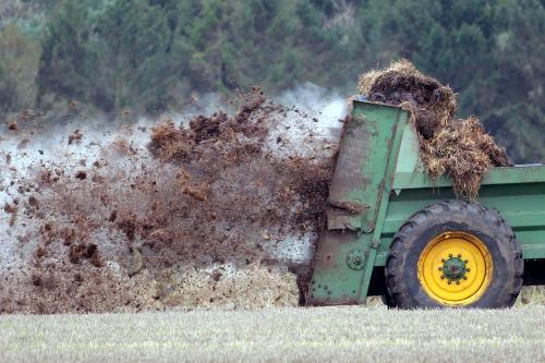 spreading-manure