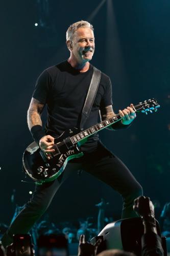 James_Hetfield_live_in_Amesterdam_29_April_2023