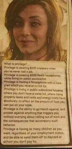 d09d926b8b3119f19be9b50aa7afb226ad8cda4785bc4ddab3507df3e26c7b3e_1