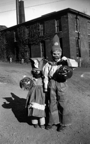 creepy old costumes 100