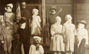 creepy old costumes 25