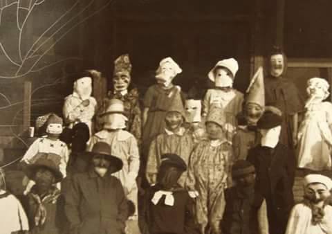 creepy old costumes 26