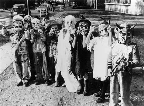 creepy old costumes 44