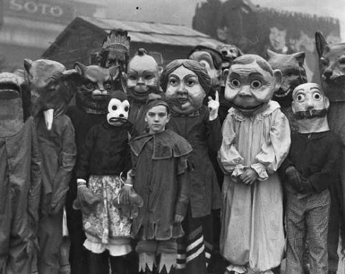 creepy old costumes 4