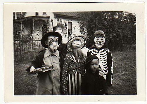 creepy old costumes 54