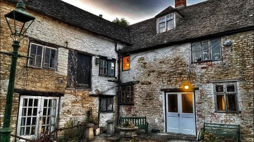 Ancient Ram Inn, England 7