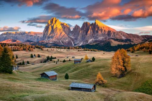 the-largest-high-altitude-alpine-meadow-in-europe-seiser-alm-1024x683