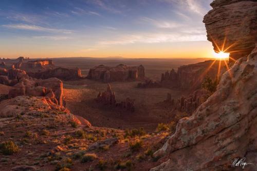 Sunrise-at-Monument-Valley