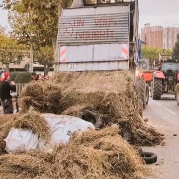 GcyVyFbakAAe-Ea