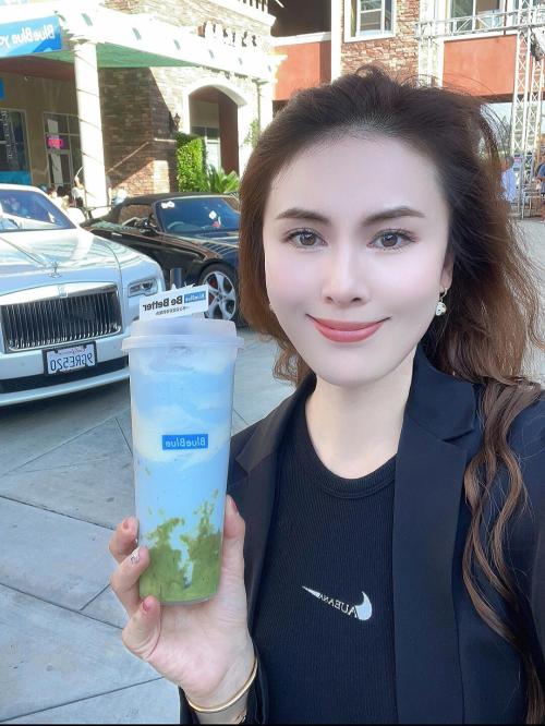 36years old🇺🇸｜BlueBlueyogurt💌 博主邀请函 BlueBlueyogurt ———LA网红健康酸奶 “梵高的星空”纯手绘饮品 地址在这👇🏻 18938 Labin Ct A107, Rowland Heights, CA 91748 #Doris[话题]# #DorisNana[话题]# #每日穿